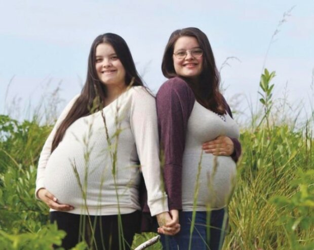 "Zvláštní pouto": dvojčata porodili děti s rozdílem 23 hodin