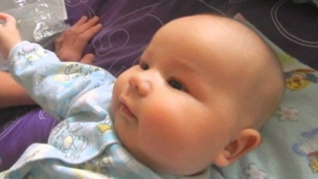 “Pravý genius”: tříměsíční miminko začalo mluvit na očích u svých rodičů