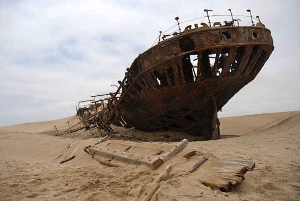 Loď nalezena v pouští / Zdroj: YouTube