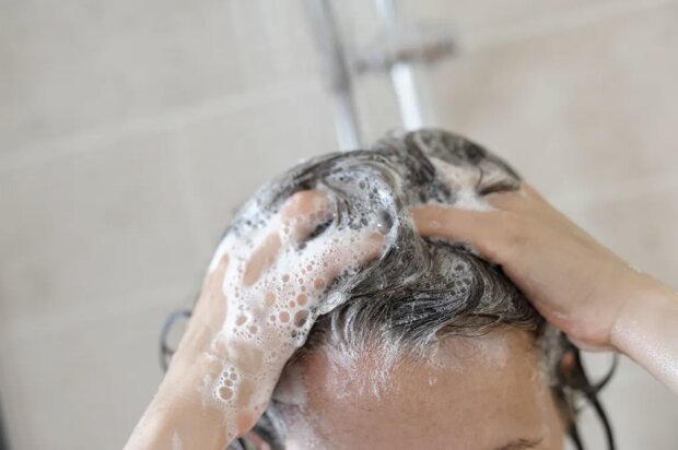 Mytí vlasů / ilustrační foto / Zdroj: YouTube