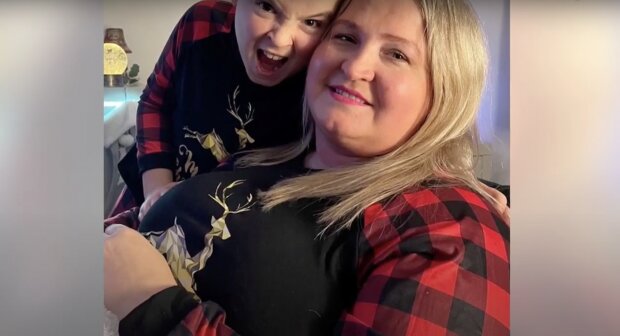 Natalie Carter se synem / Zdroj: YouTube