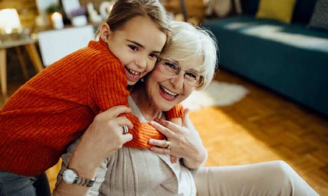 Babička a vnučka/ilustrační foto/Zdroj: youtube.com