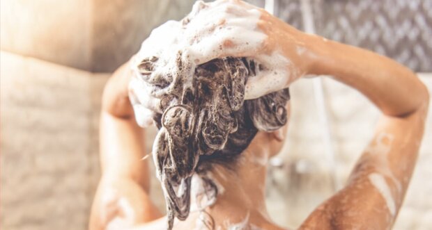  Co přidat do šamponu, aby vlasy byly déle čisté / ilustrační foto / Zdroj: YouTube