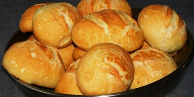 Lahodné křupavé německé drožďové housky: “Nahrazujeme nimi chleba”