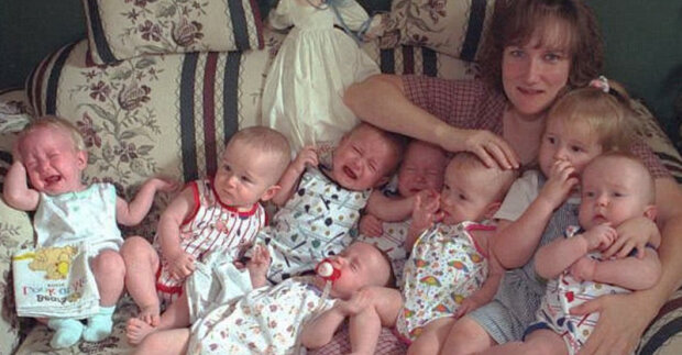 "Jak se dnes žijí sedmerčata": v roce 1997 porodila žena sedm dětí, její manžel se nedokázal vypořádat a uprchnul