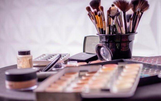 Pomůcky pro make-up / ilustrační foto / Zdroj: YouTube
