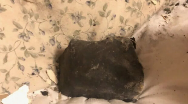 "Jediné, na co můžu myslet, je život drahocenný": Do ložnice ženy v noci spadl meteorit